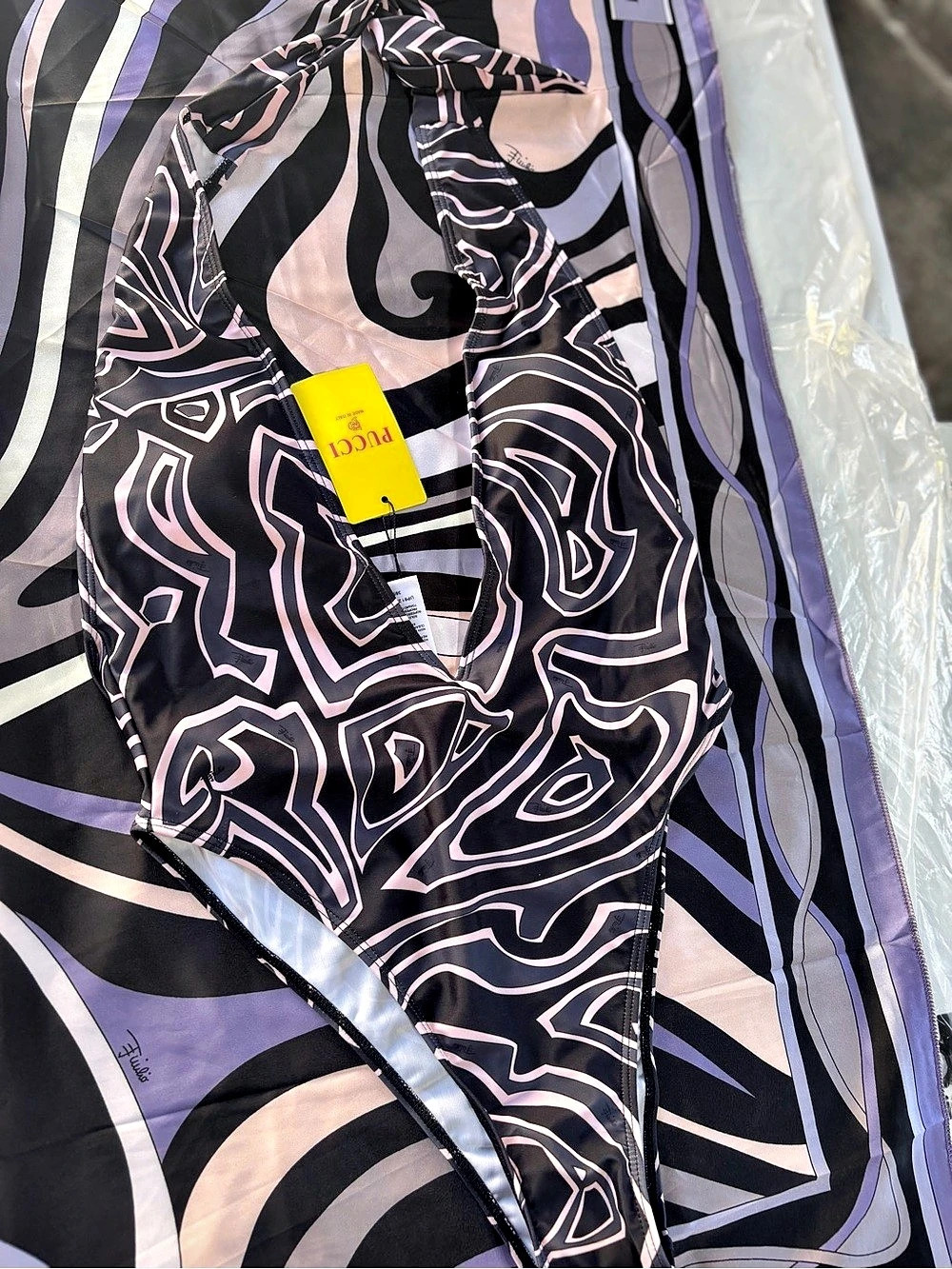 Bikini and cover up - Picture 5 of 6